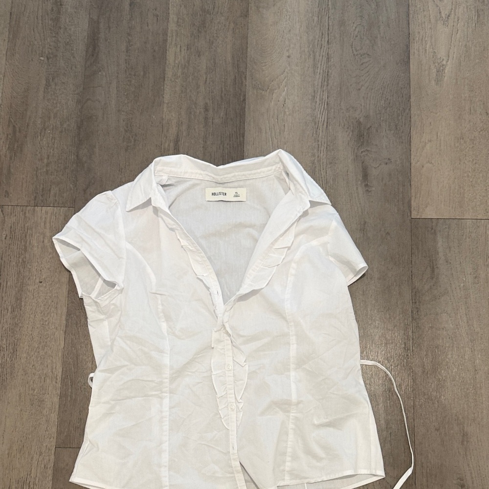 Hollister White Short-Sleeve Button-Down Blouse with Ruffle Placket
